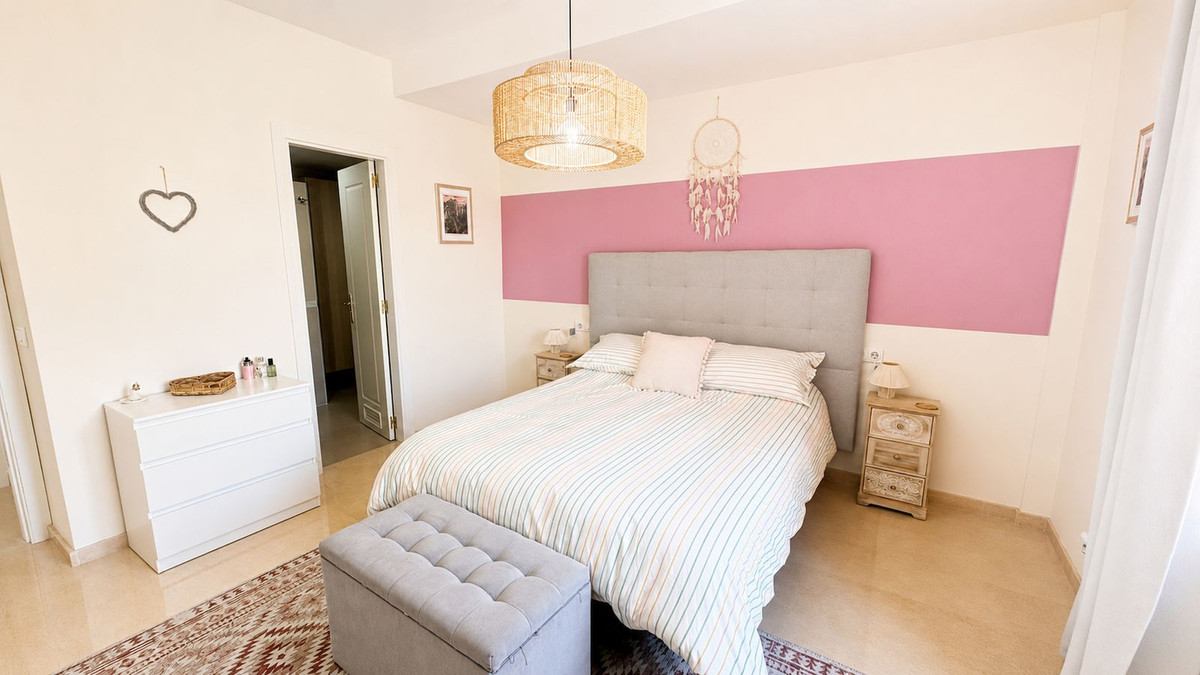 3 Bed Apartment for sale in La Duquesa Costa Del Sol, Málaga, Spain