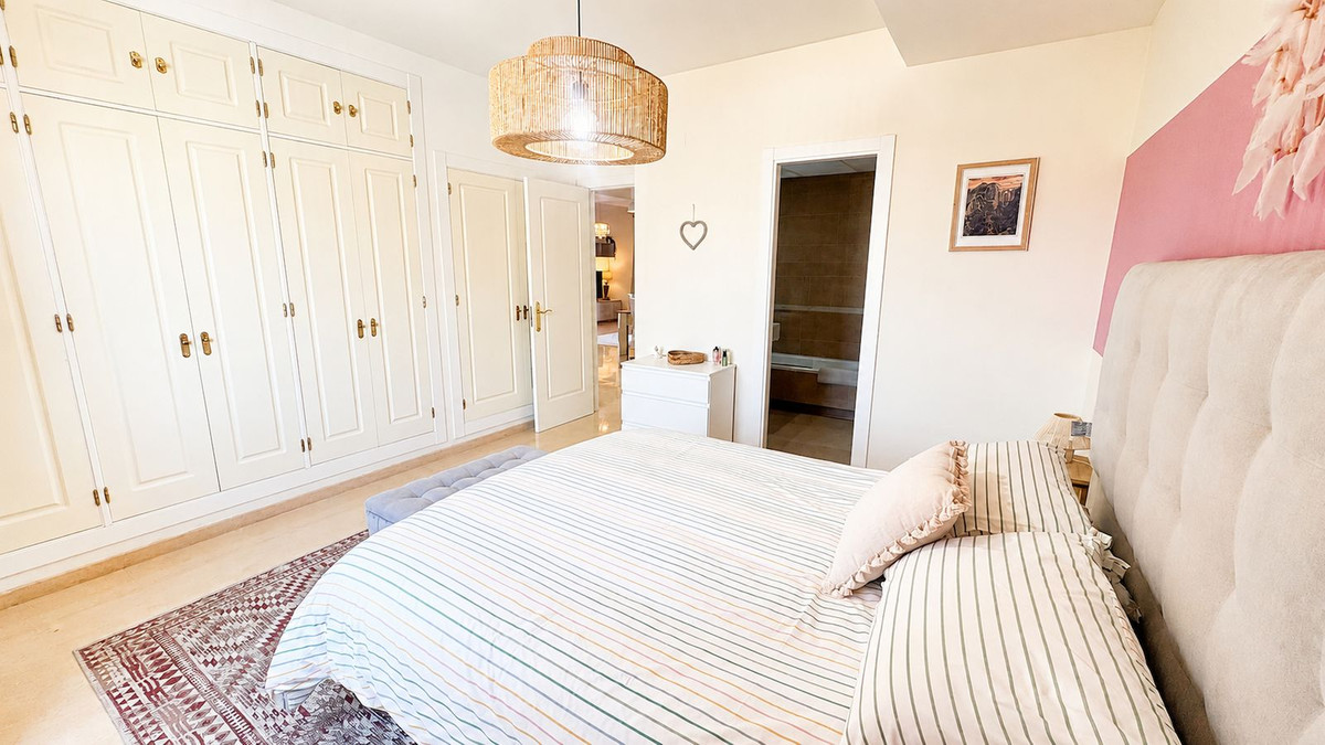 3 Bed Apartment for sale in La Duquesa Costa Del Sol, Málaga, Spain