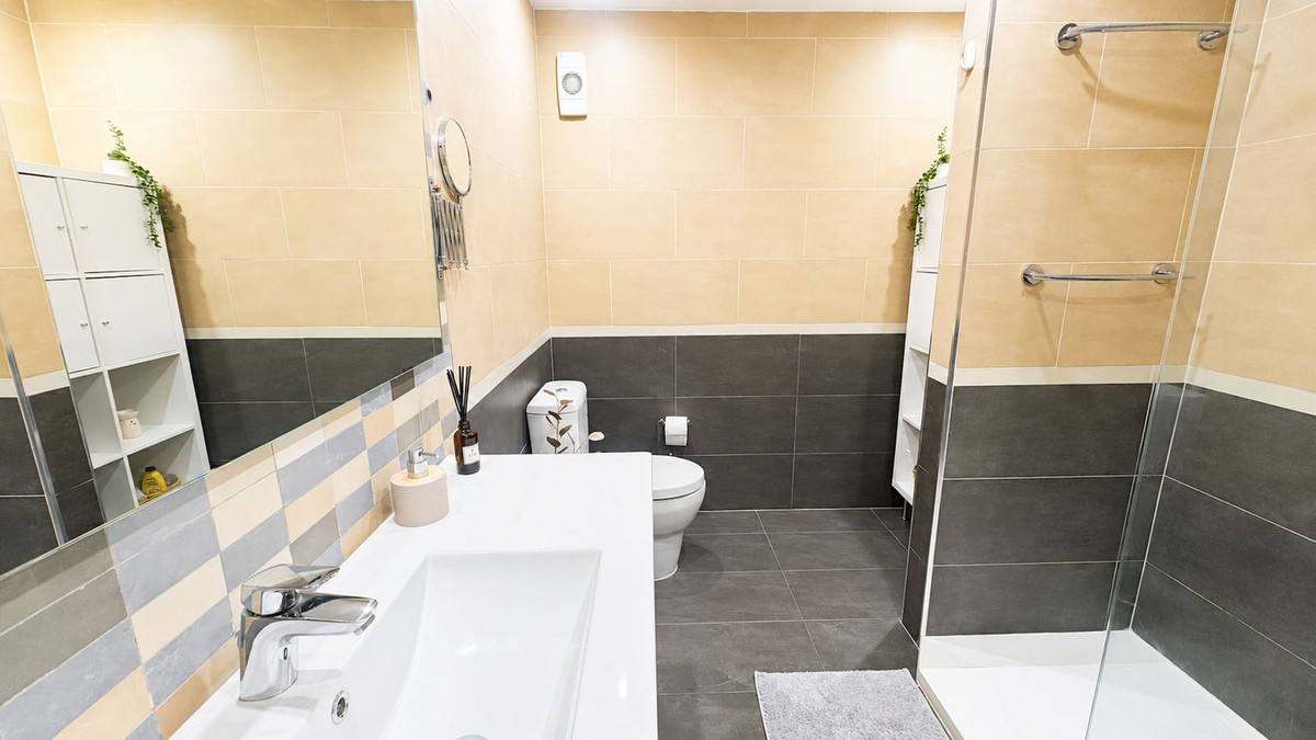 3 Bed Apartment for sale in La Duquesa Costa Del Sol, Málaga, Spain