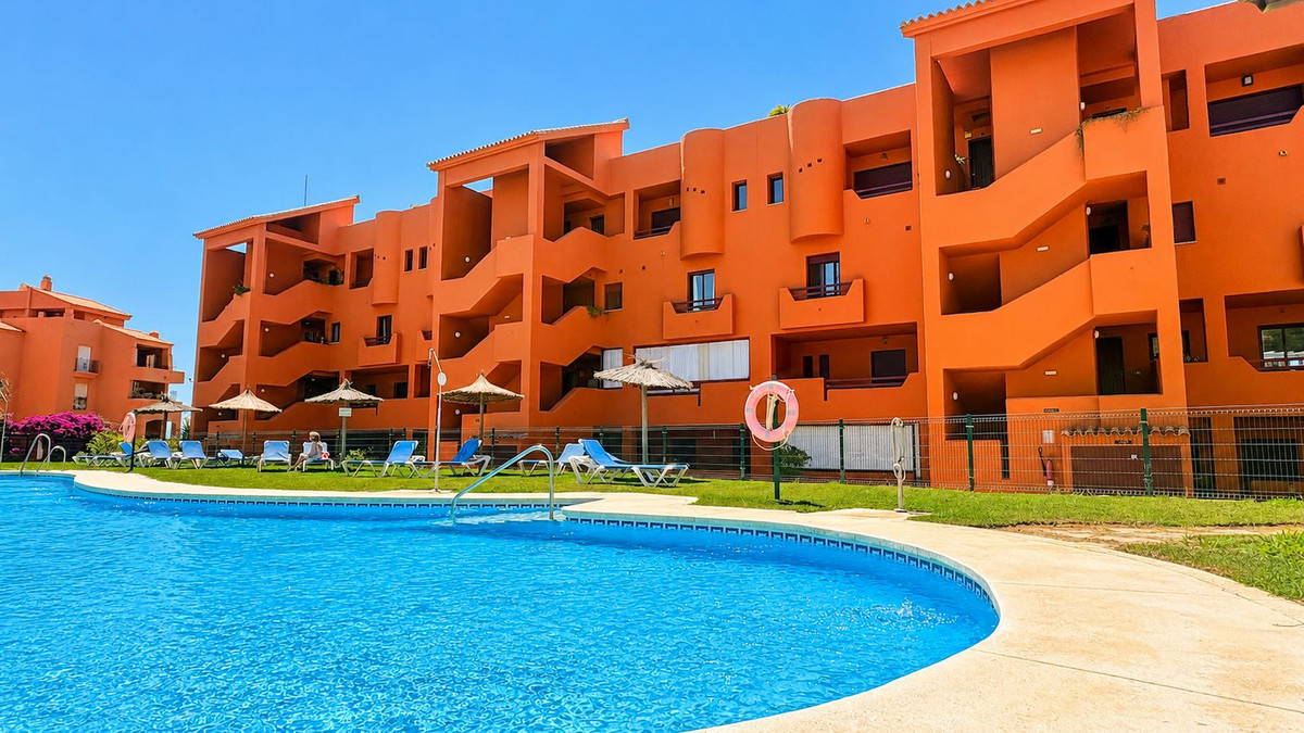 3 Bed Apartment for sale in La Duquesa Costa Del Sol, Málaga, Spain