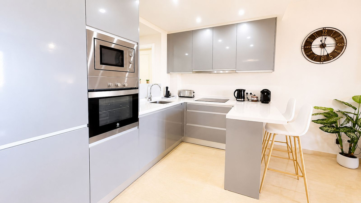 3 Bed Apartment for sale in La Duquesa Costa Del Sol, Málaga, Spain