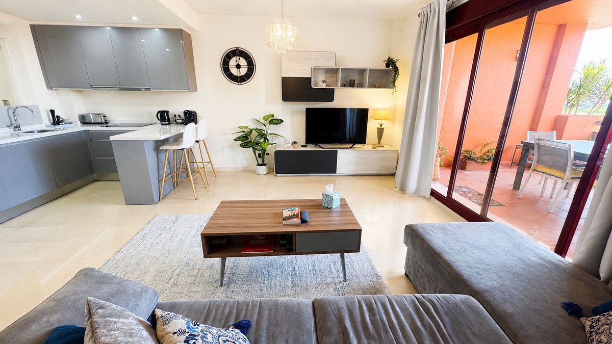 3 Bed Apartment for sale in La Duquesa Costa Del Sol, Málaga, Spain