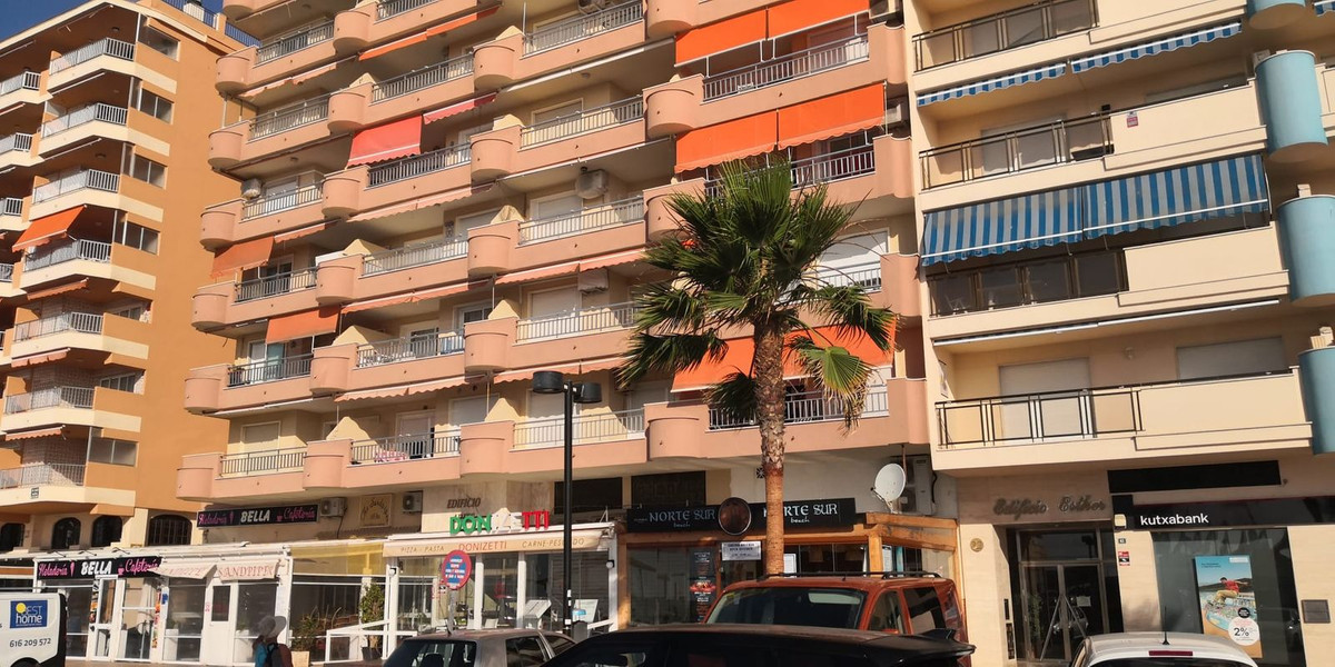 3 Bed Apartment for sale in Fuengirola Costa Del Sol, Málaga, Spain