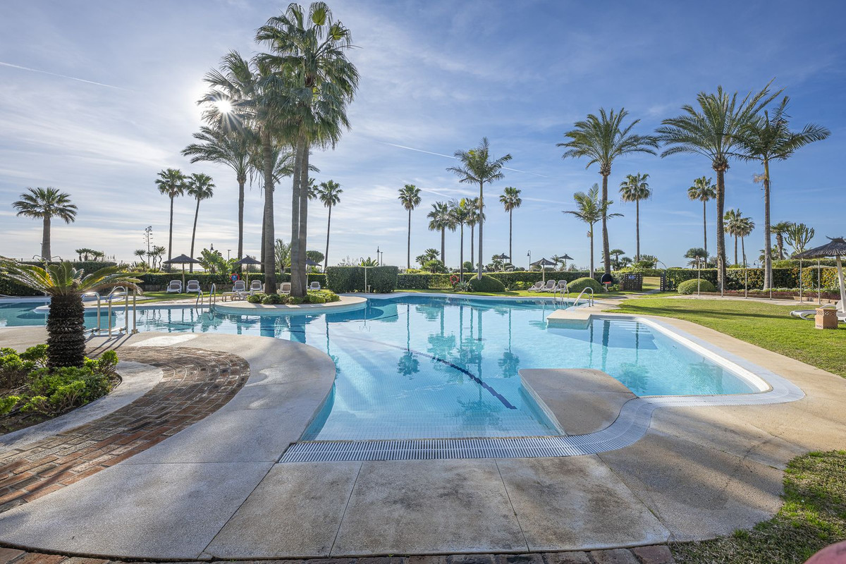 Se vende Apartamento Planta Media de 3 dormitorios en Costa Del Sol, Málaga, España
