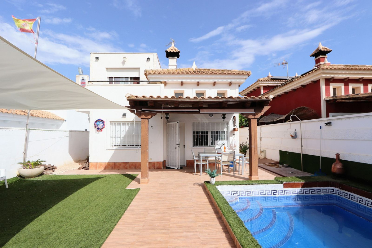 Se vende Villa - Chalet de 4 dormitorios en Costa Calida, Murcia, España