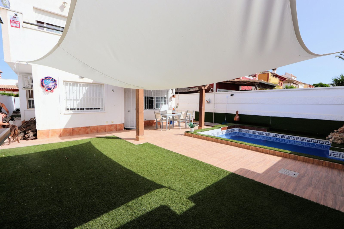 Se vende Villa - Chalet de 4 dormitorios en Costa Calida, Murcia, España