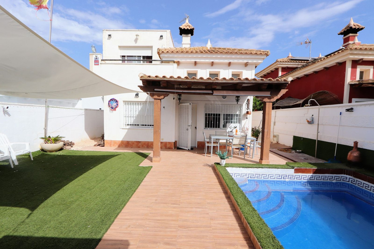 Se vende Villa - Chalet de 4 dormitorios en Costa Calida, Murcia, España