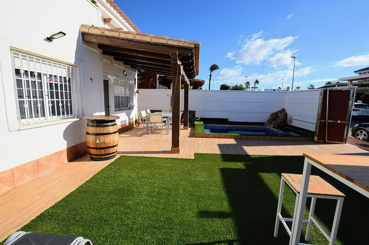 Se vende Villa - Chalet de 4 dormitorios en Costa Calida, Murcia, España