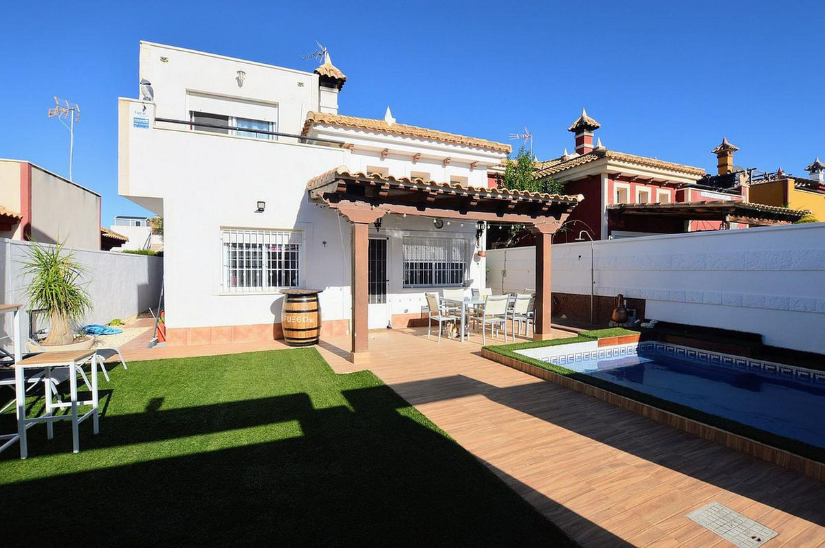 Se vende Villa - Chalet de 4 dormitorios en Costa Calida, Murcia, España