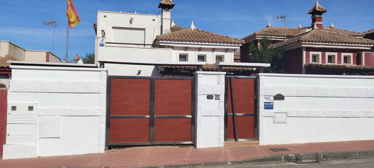 Se vende Villa - Chalet de 4 dormitorios en Costa Calida, Murcia, España