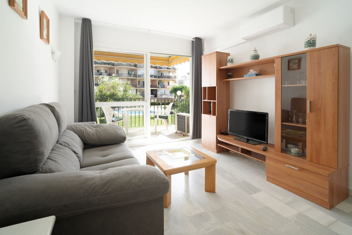 1 Bed Apartment for sale in La Carihuela Costa Del Sol, Málaga, Spain