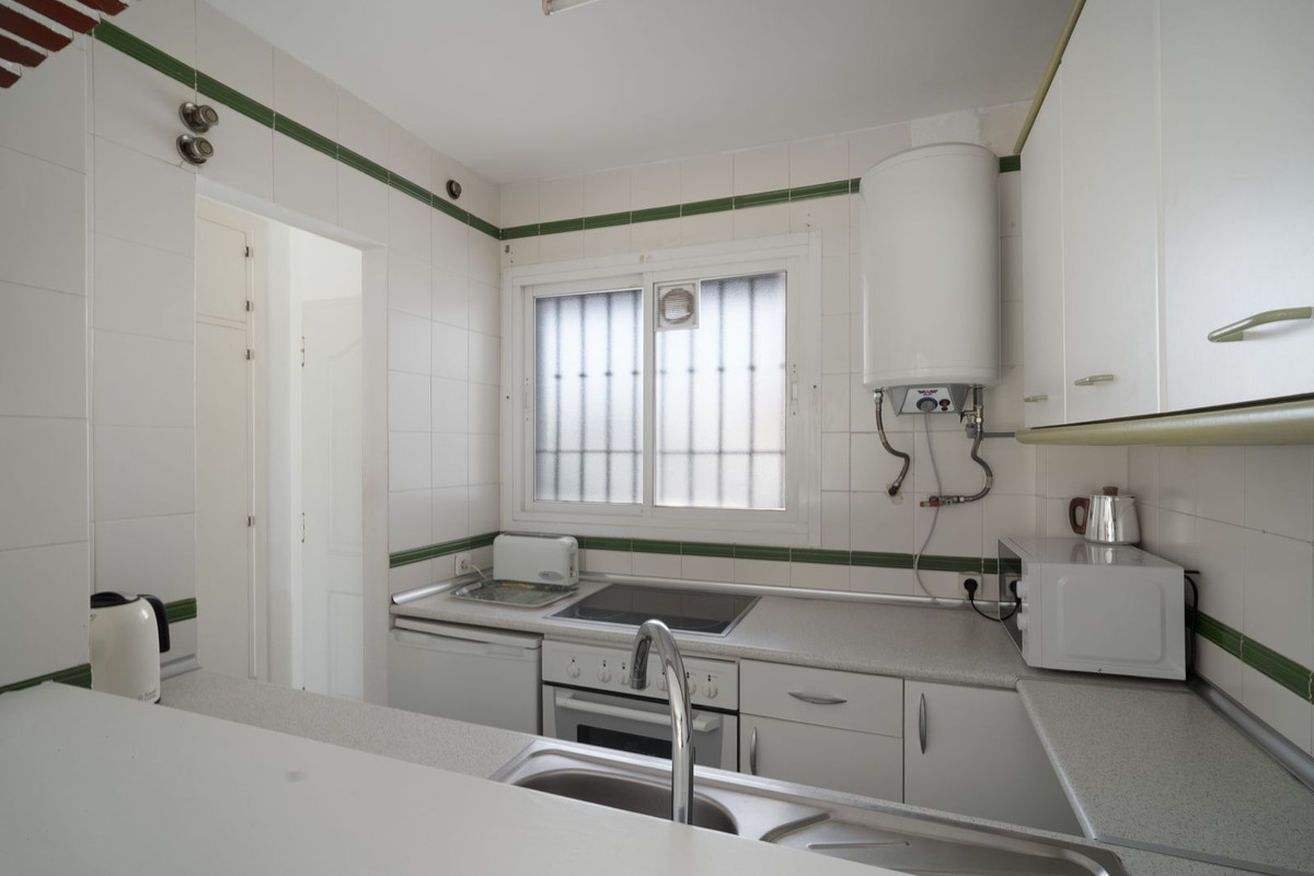 1 Bed Apartment for sale in La Carihuela Costa Del Sol, Málaga, Spain