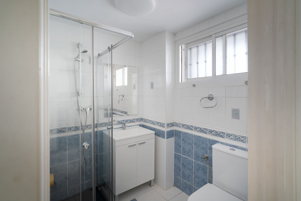 1 Bed Apartment for sale in La Carihuela Costa Del Sol, Málaga, Spain
