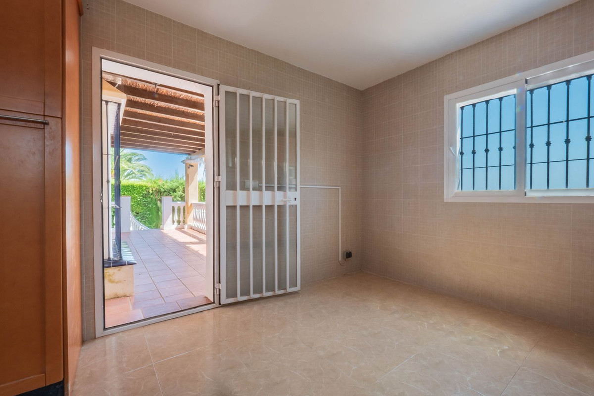 7 Bed Townhouse for sale in Coín Costa Del Sol, Málaga, Spain