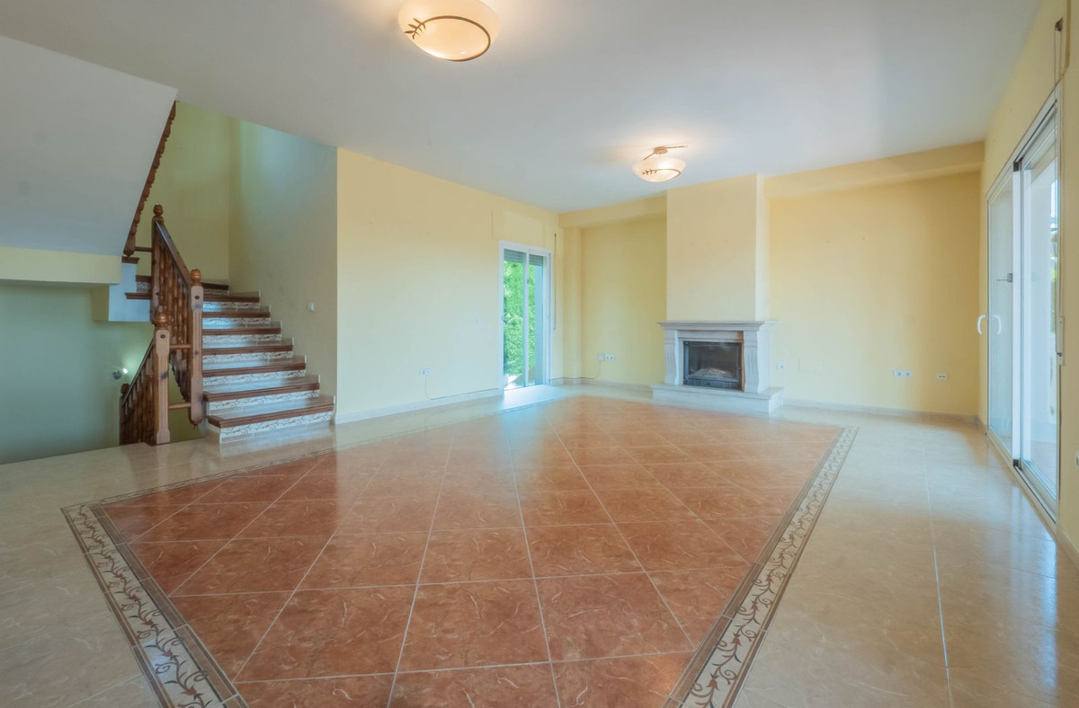 7 Bed Townhouse for sale in Coín Costa Del Sol, Málaga, Spain