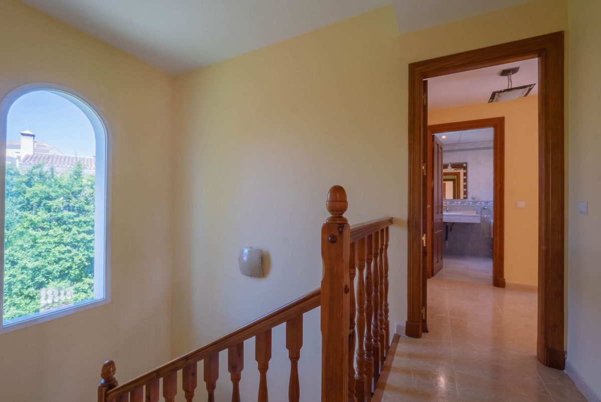 7 Bed Townhouse for sale in Coín Costa Del Sol, Málaga, Spain