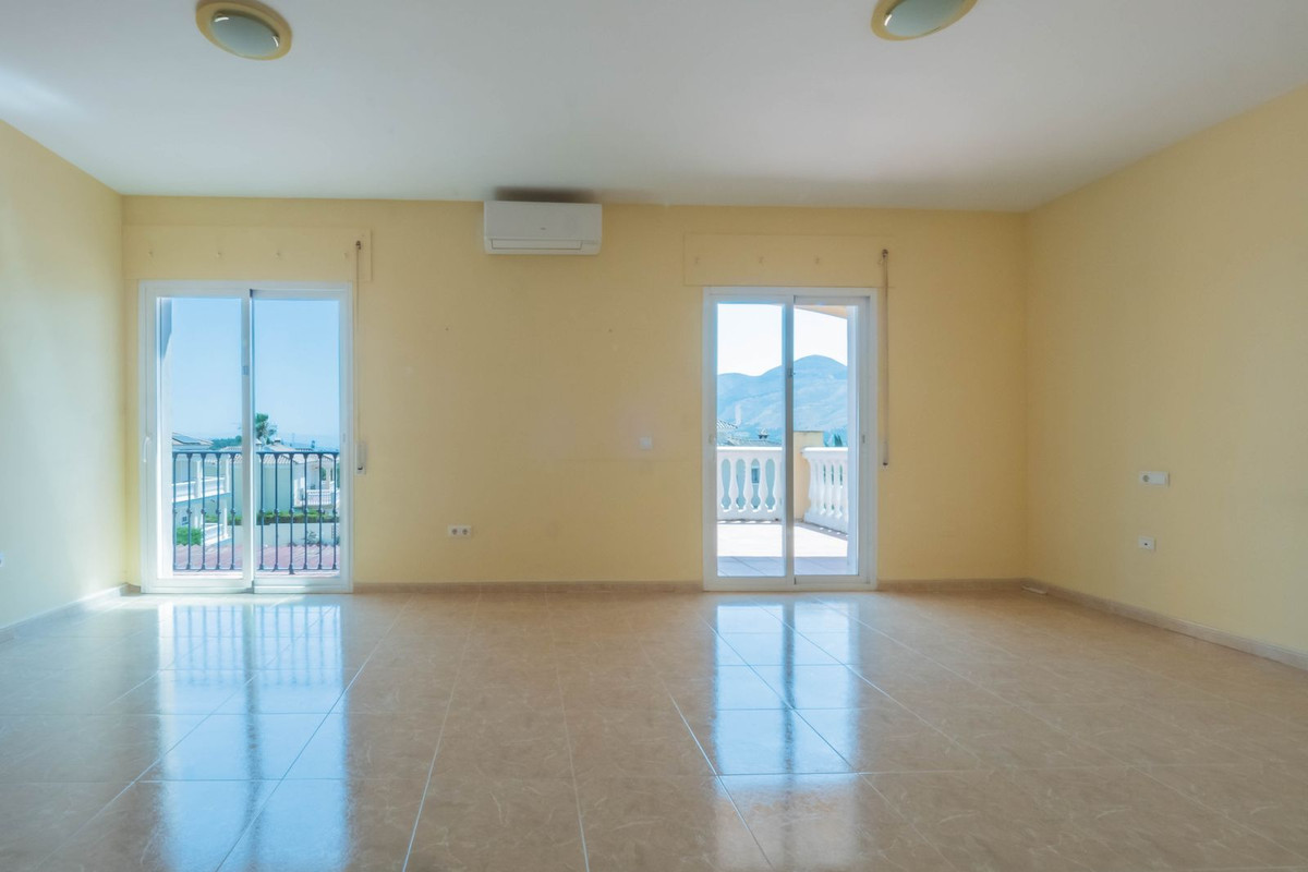 7 Bed Townhouse for sale in Coín Costa Del Sol, Málaga, Spain