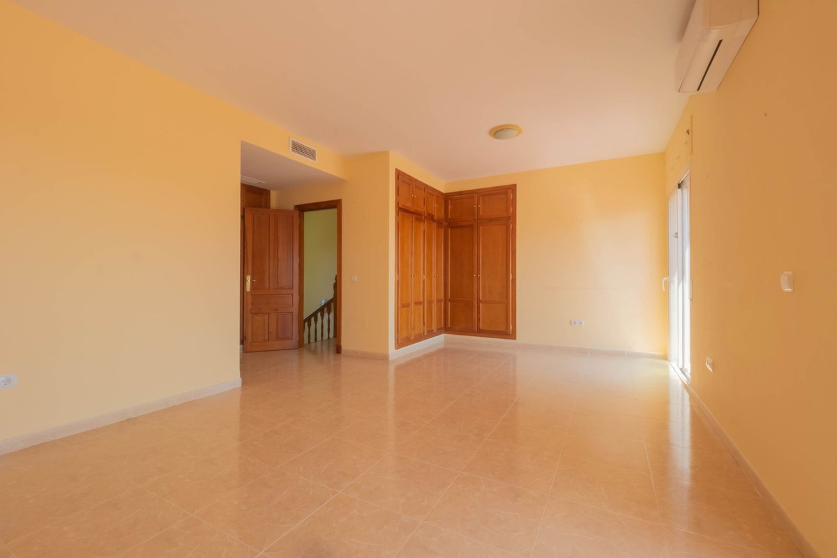 7 Bed Townhouse for sale in Coín Costa Del Sol, Málaga, Spain