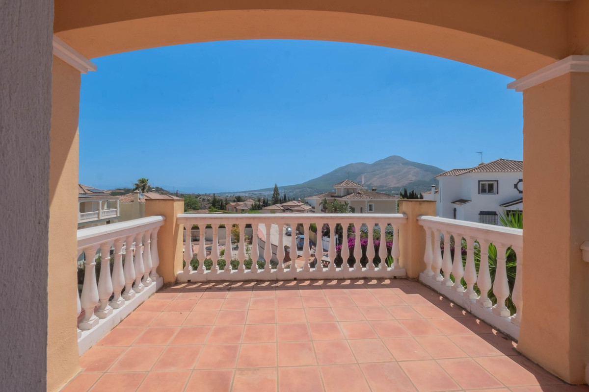 7 Bed Townhouse for sale in Coín Costa Del Sol, Málaga, Spain