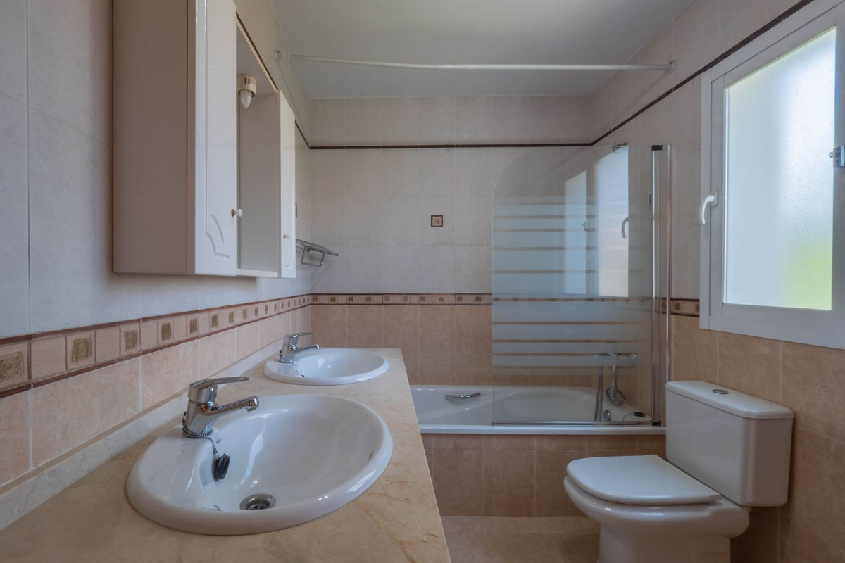 7 Bed Townhouse for sale in Coín Costa Del Sol, Málaga, Spain