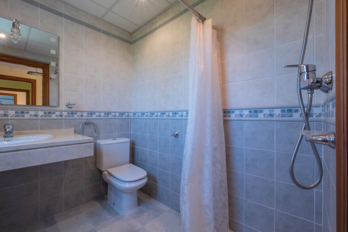 7 Bed Townhouse for sale in Coín Costa Del Sol, Málaga, Spain