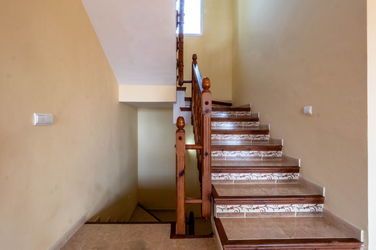 7 Bed Townhouse for sale in Coín Costa Del Sol, Málaga, Spain