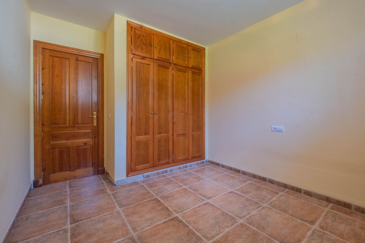 7 Bed Townhouse for sale in Coín Costa Del Sol, Málaga, Spain