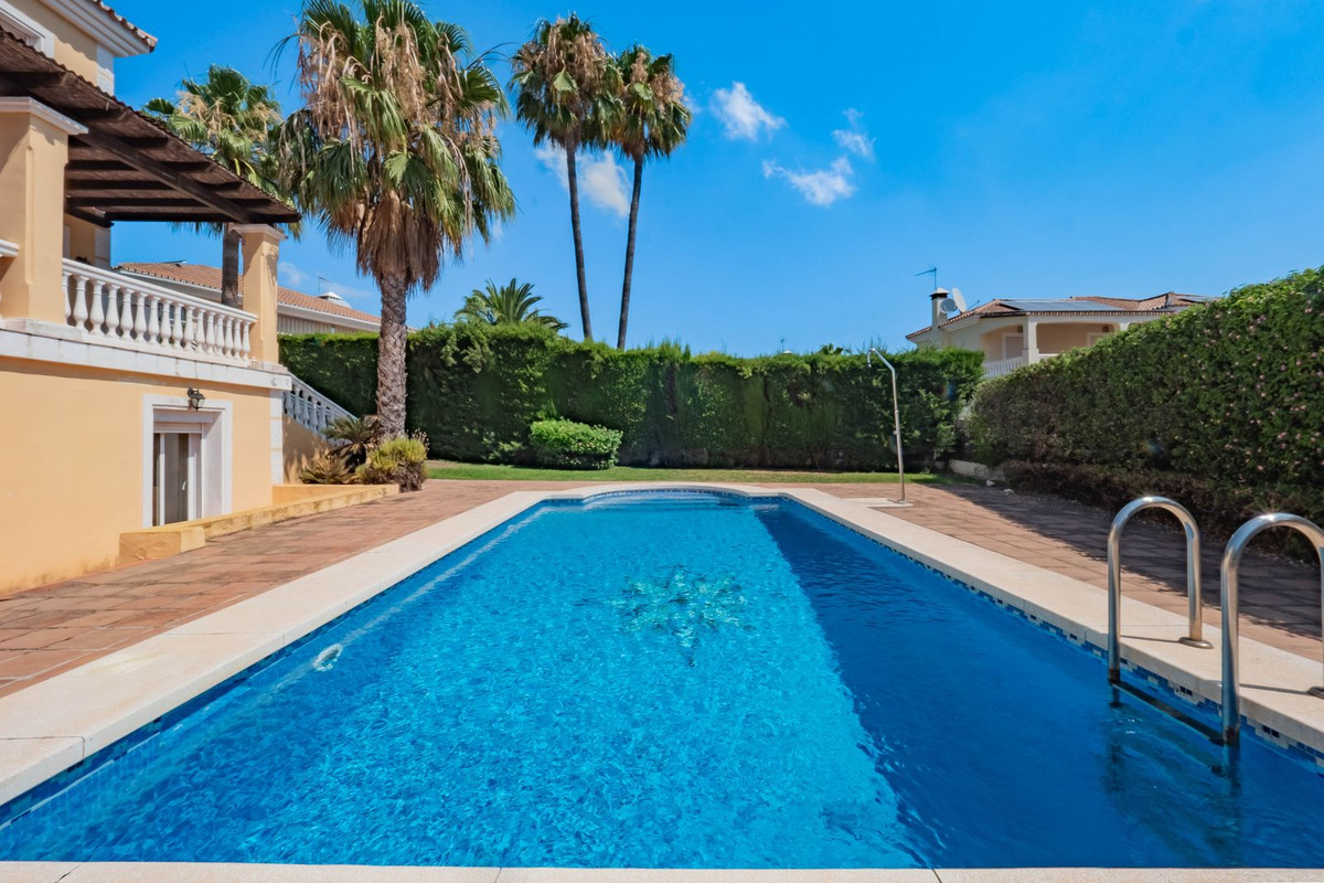 7 Bed Townhouse for sale in Coín Costa Del Sol, Málaga, Spain