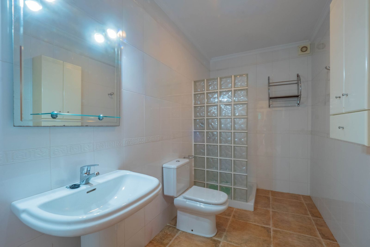 7 Bed Townhouse for sale in Coín Costa Del Sol, Málaga, Spain