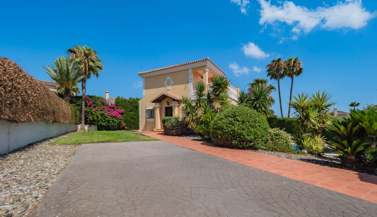 7 Bed Townhouse for sale in Coín Costa Del Sol, Málaga, Spain