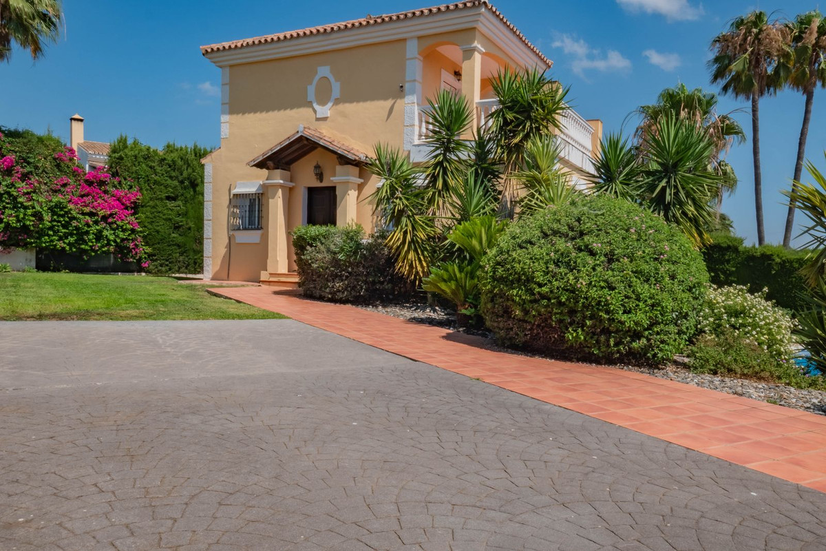 7 Bed Townhouse for sale in Coín Costa Del Sol, Málaga, Spain
