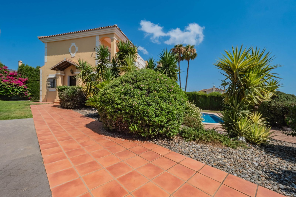 7 Bed Townhouse for sale in Coín Costa Del Sol, Málaga, Spain