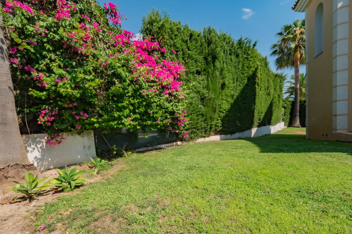 7 Bed Townhouse for sale in Coín Costa Del Sol, Málaga, Spain