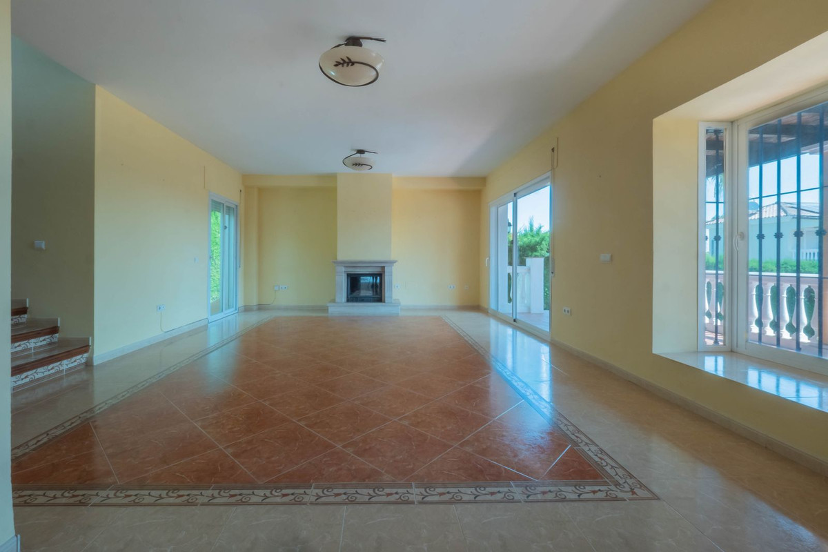 7 Bed Townhouse for sale in Coín Costa Del Sol, Málaga, Spain