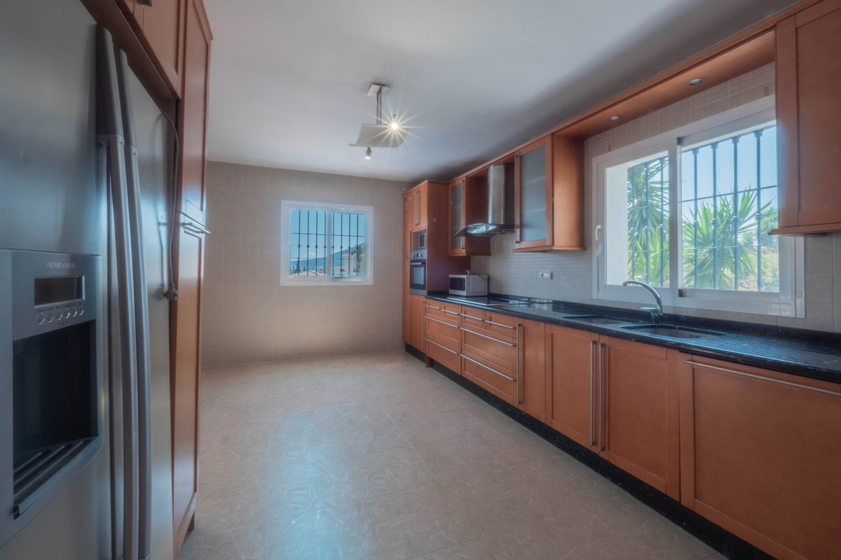 7 Bed Townhouse for sale in Coín Costa Del Sol, Málaga, Spain