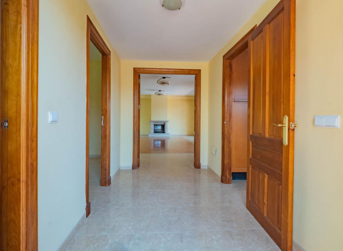 7 Bed Townhouse for sale in Coín Costa Del Sol, Málaga, Spain