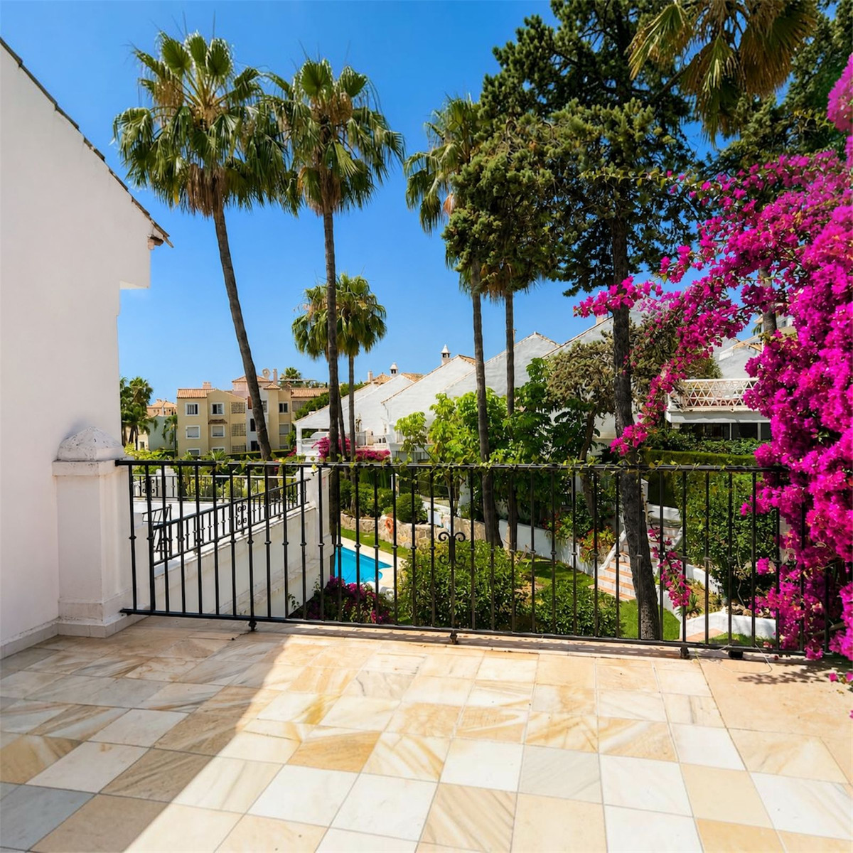 3 Bed Townhouse for sale in Nagüeles Costa Del Sol, Málaga, Spain