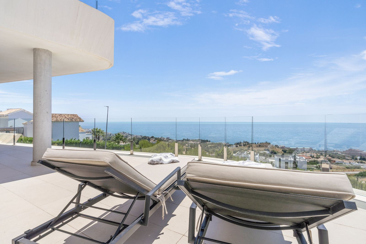 2 Bed Apartment for sale in Benalmadena Costa Del Sol, Málaga, Spain