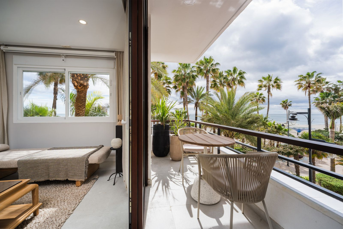 3 Bed Apartment for sale in Estepona Costa Del Sol, Málaga, Spain