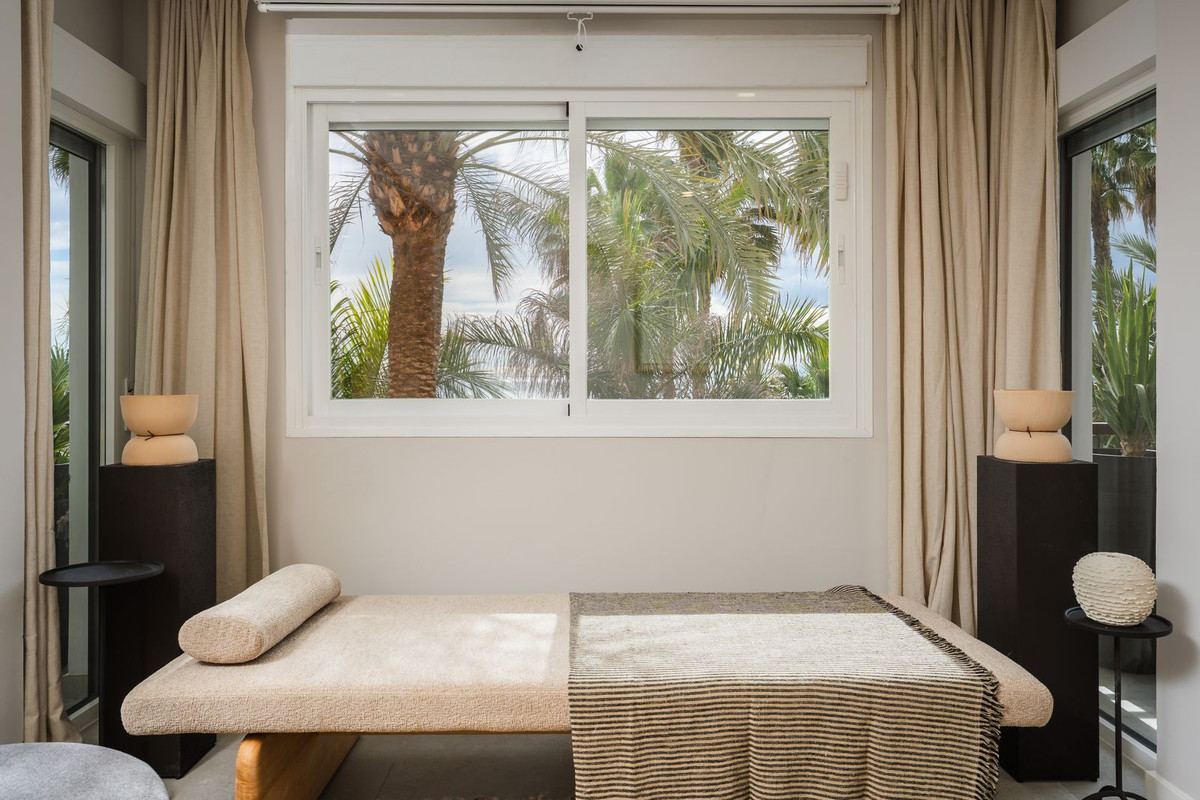 3 Bed Apartment for sale in Estepona Costa Del Sol, Málaga, Spain