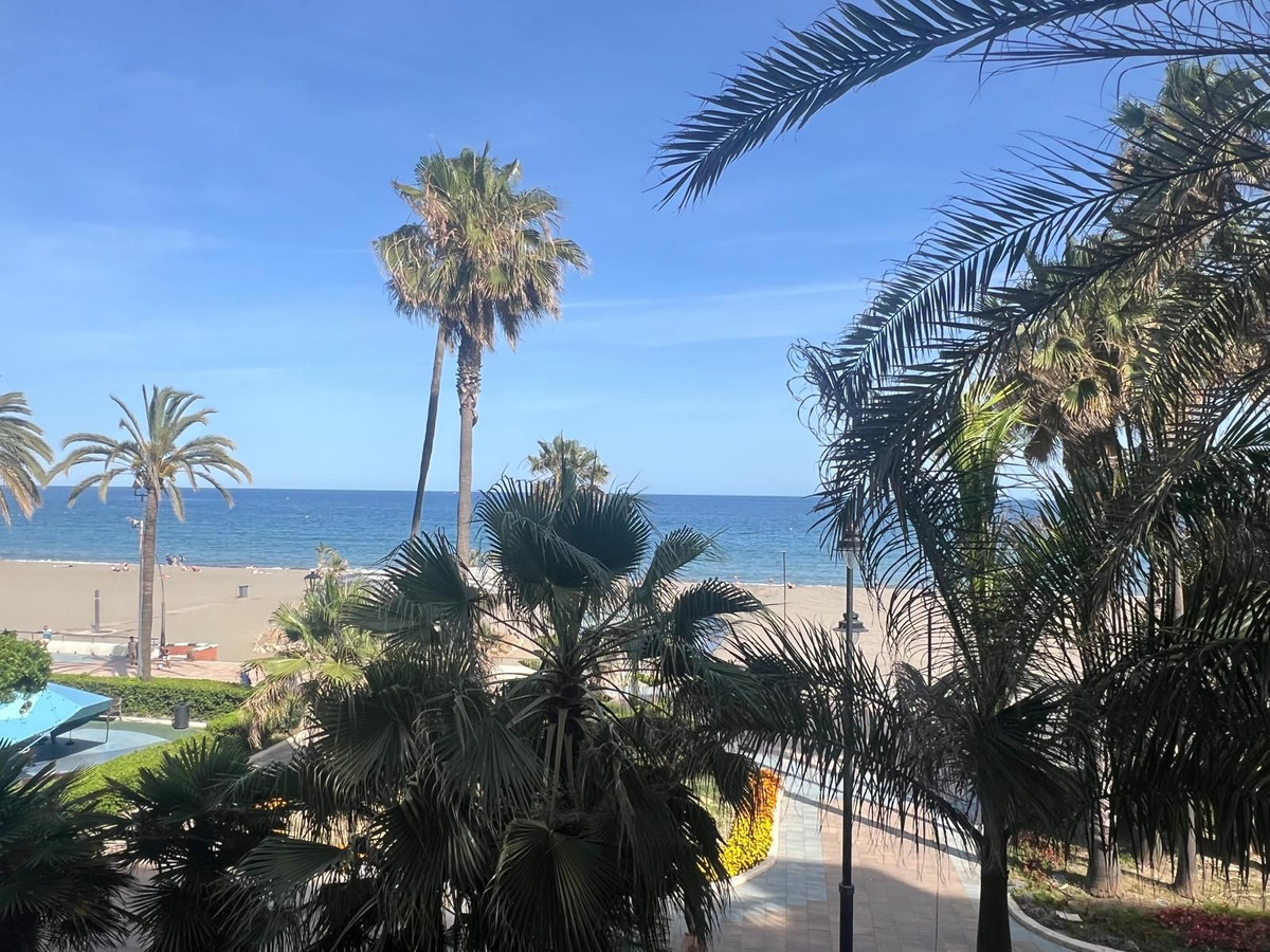 3 Bed Apartment for sale in Estepona Costa Del Sol, Málaga, Spain