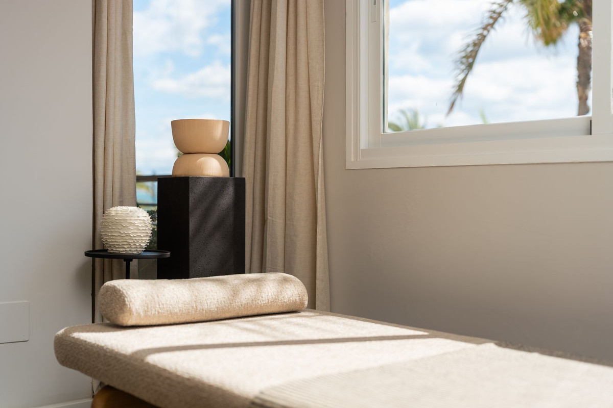 3 Bed Apartment for sale in Estepona Costa Del Sol, Málaga, Spain
