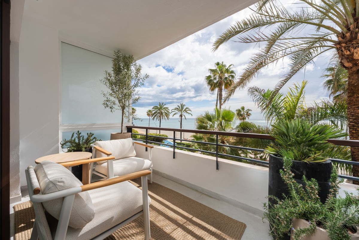3 Bed Apartment for sale in Estepona Costa Del Sol, Málaga, Spain