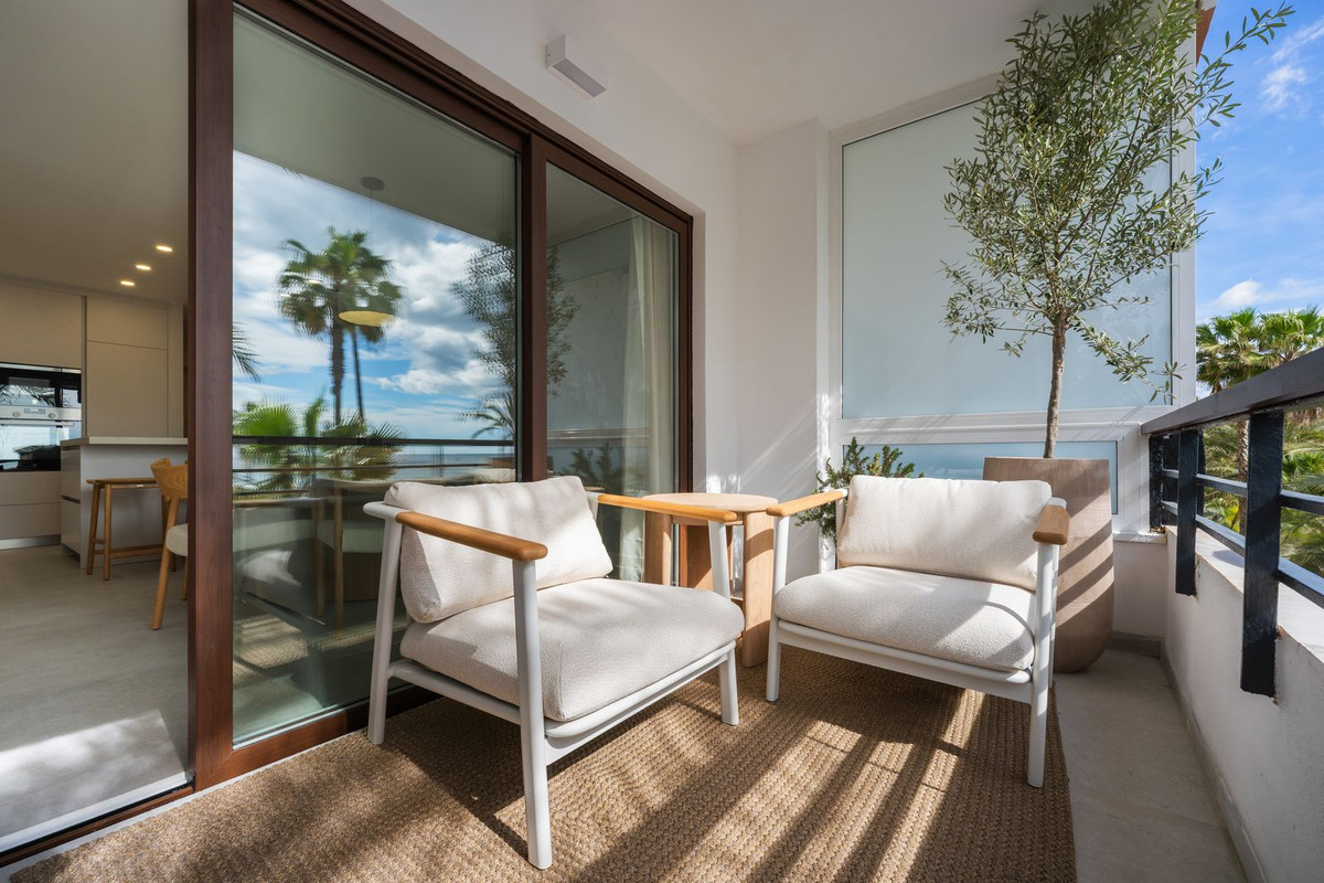 3 Bed Apartment for sale in Estepona Costa Del Sol, Málaga, Spain
