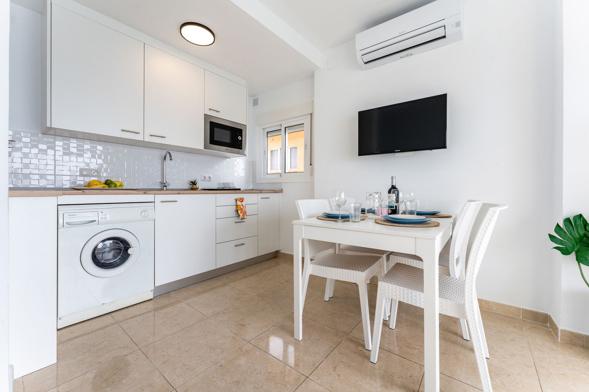 2 Bed Apartment for sale in Fuengirola Costa Del Sol, Málaga, Spain