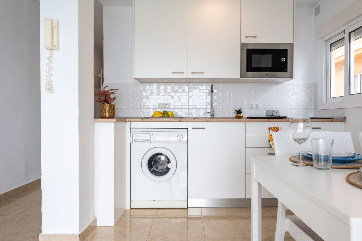 2 Bed Apartment for sale in Fuengirola Costa Del Sol, Málaga, Spain