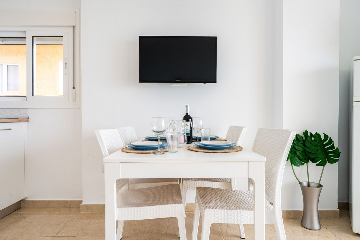 2 Bed Apartment for sale in Fuengirola Costa Del Sol, Málaga, Spain