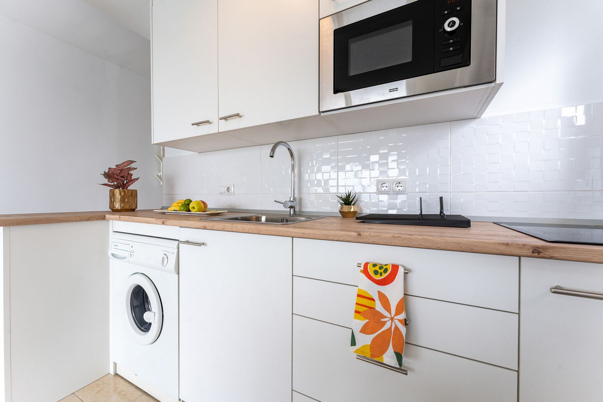 2 Bed Apartment for sale in Fuengirola Costa Del Sol, Málaga, Spain