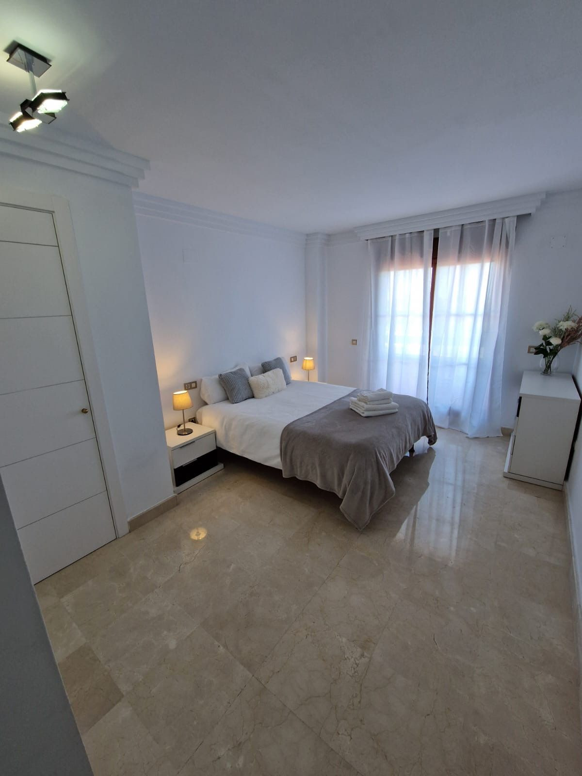 2 Bed Apartment for sale in Benahavís Costa Del Sol, Málaga, Spain