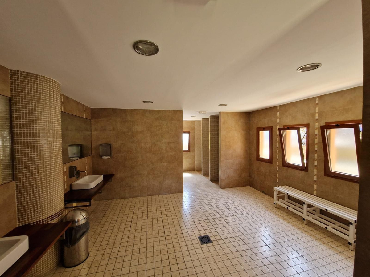 2 Bed Apartment for sale in Benahavís Costa Del Sol, Málaga, Spain